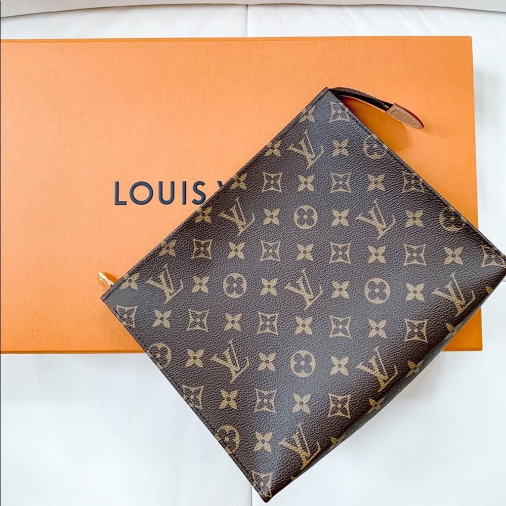 Louis Vuitton Toiletry pouch 26 in Monogram